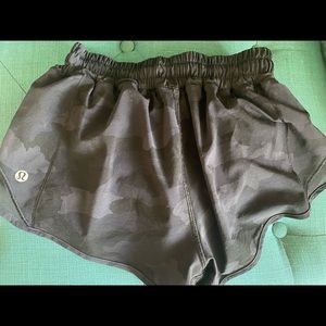 Black camo 2.5 hotty hot shorts